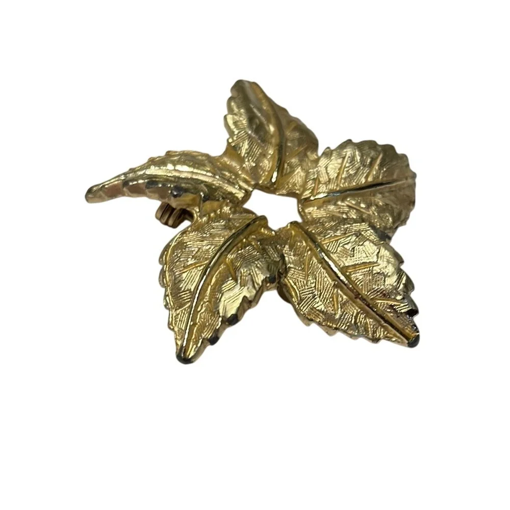 Vintage Gold Tone Leaf‎ Brooch Pin Textured Floral Nature Jewelry